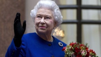 Zaznejú aj čestné salvy. Britská kráľovná Alžbeta II. oslavuje 96 rokov