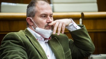 Kotlebov mandát nezaniká, vyhlasuje strana ĽSNS. Realita svedčí o opaku