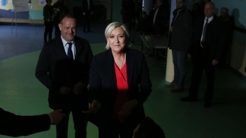 Le Penová bojuje o Elyzejský palác už po tretí raz. Francúzom teraz ponúka umiernenejší program