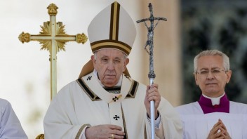 Pápež znovu vyzval na veľkonočné prímerie: Je smutné, že viac počujeme hluk zbraní, než zvuk zvonov
