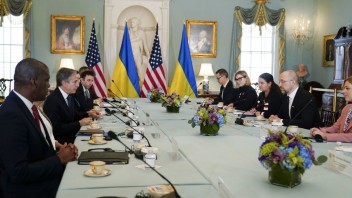 Spojené štáty poskytnú Ukrajine ďalšiu pomoc, avizovali návrat amerických diplomatov
