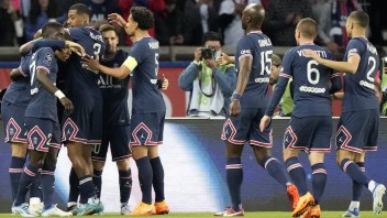 Paríž Saint German vyhral desiaty titul v Ligue 1. Fanúšikovia však hráčov pri oslavách ignorovali