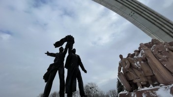 Z centra Kyjeva odstránia sochu. Symbolizuje priateľstvo Ukrajiny a Ruska