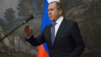 Lavrov má o tretej svetovej iba silácke reči. Británia si nemyslí, že hrozí eskalácia vojny na Ukrajine