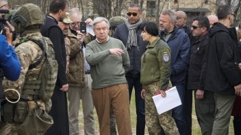 Šéf OSN Guterres navštívil Buču. Podporil vyšetrovanie vojnových zločinov