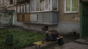 V meste Melitopol na evakuáciu čakajú ešte tisícky. Rusi v meste unášajú ľudí, tvrdí primátor