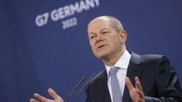Scholz odmietol kritiku, že nemecká vláda neposkytuje dostatočnú pomoc Ukrajine