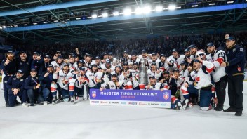 Slovensko spoznalo nového hokejového majstra. Slovan zvládol posledný krok a získal Pohár Vladimíra Dzurillu
