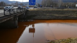 Vláda vyčlenila na znečistenú rieku Slaná 200-tisíc eur. Situáciu má riešiť Sulík i Budaj
