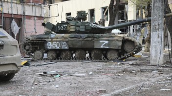 Ruské tanky často postretne rovnaký osud, dôvodom je spôsob skladovania munície
