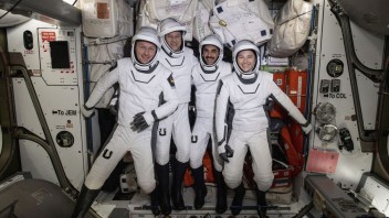 Už sú na Zemi. Štvorica astronautov sa po pol rok vrátila z vesmíru, pestovala tam aj čili papričky