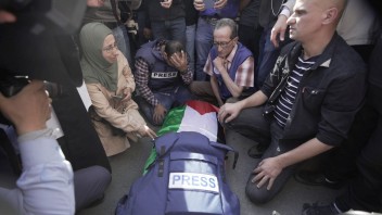 Sme zdesení. OSN reaguje na smrť palestínskej novinárky, žiada transparentné vyšetrenie