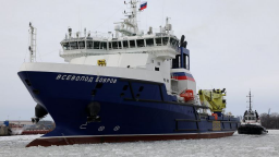 V Čiernom mori podľa Kyjeva horí ďalšia ruská loď. Okupanti ju odťahujú do Sevastopoľa