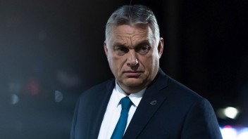 Orbán nastúpi do funkcie premiéra. Maďarský parlament ho zvolil už po piaty raz