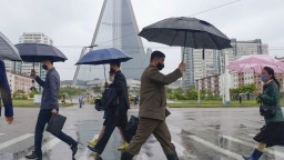 Severná Kórea mobilizuje armádu. Distribuuje lieky proti covidu