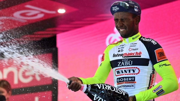 Giro prinieslo etapu dlhú 196 kilometrov. Girmay dosiahol svoj životný úspech