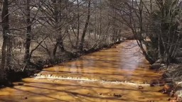 Objavila sa prekážka pri vyčistení rieky Slaná. Z čoho majú obyvatelia najväčšie obavy?