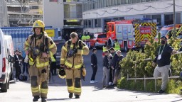 Oheň vo fínskej Ice Hall v Helsinkách bol uhasený. Oba štvrtkové zápasy boli posunuté