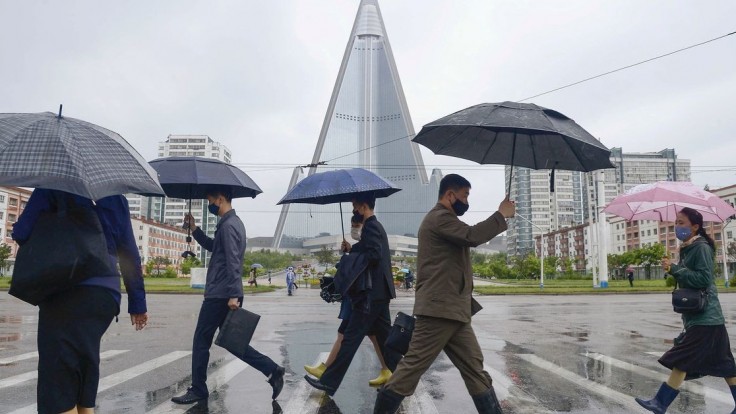 Severná Kórea potvrdila už dva milióny prípadov ochorenia prejavujúceho sa horúčkami