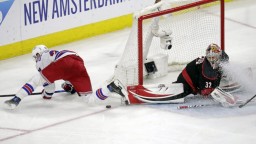 NHL: Carolina zdolala Rangers. Brankár Raanta dosiahol čisté konto