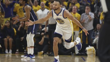 NBA: Warriors predviedli veľký obrat, dopredu ich potiahol Curry