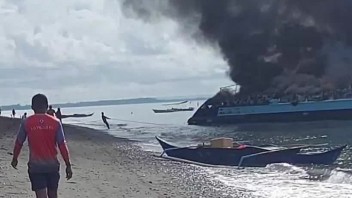 Najmenej sedem mŕtvych si vyžiadal požiar trajektu na Filipínach, ďalší ľudia sú nezvestní