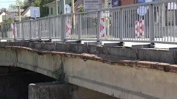 Uzavretie jedného z najfrekventovanejších mostov v Prešove komplikuje dopravu