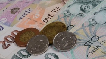 Česká národná banka reaguje na výrazné oslabenie kurzu koruny, začne intervencie na devízovom trhu