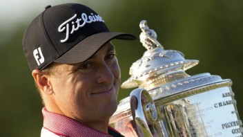 Golfista Thomas predviedol historický comeback, druhýkrát vyhral PGA Championship