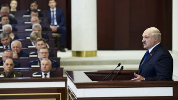 Lukašenko: Kroky Západu povedú k roztrhaniu Ukrajiny, Poľsko sa počas vojny pokúša obsadiť západ krajiny