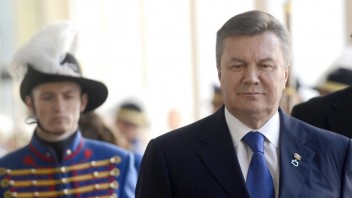 Kyjevský súd nariadil zatknúť exprezidenta Janukovyča obvineného z vlastizrady
