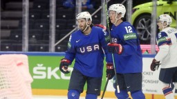 Hokejisti USA postúpili do štvrťfinále, v poslednom zápase skupiny vyhrali nad Nórskom