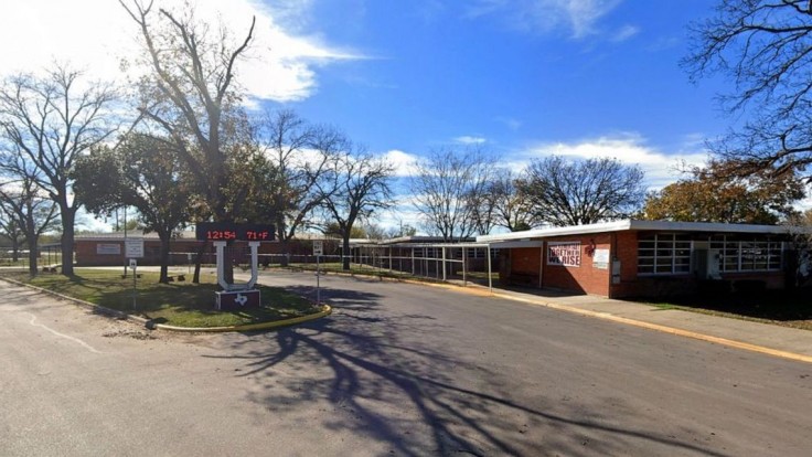Počet obetí streľby na základnej škole v Texase stúpol. Biden vyzval na prísnejšiu kontrolu zbraní