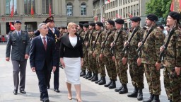 Elita slovenskej armády dostala veľkú poctu od Čaputovej. Požičala im bojovú zástavu