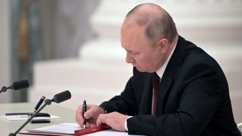 Putin uľahčil Ukrajincom získanie ruského občianstva na okupovanom území. Podpísal nový dekrét