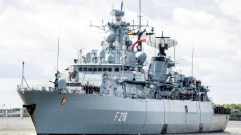 Nemecká vojnová loď posilní severné krídlo NATO, na jej palube sú aj Slováci