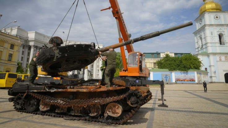 Rusko nasadilo aj 50-ročné tanky. Dochádza im moderná technika, hlási Británia