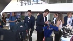 Naši hokejisti sú už doma, na bratislavskom letisku ich privítali fanúšikovia