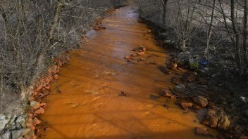 Rezort životného prostredia podal podnet na neznámeho páchateľa za znečistenie rieky Slaná