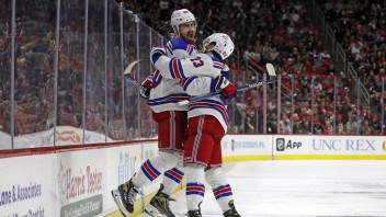 NHL: New York Rangers sa po siedmich rokoch prebojovali do finále, zvíťazili v rozhodujúcom dueli
