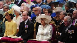 V Londýne pokračujú oslavy panovania Alžbety II., kráľovná odriekla účasť na slávnostnej bohoslužbe