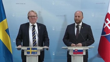 TB ministra obrany J. Naďa a jeho švédskeho kolegu po spoločnom rokovaní