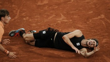 Roland Garros: Nadal postúpil do finále dvojhry, Zverev si vyvrtol členok a skrečoval