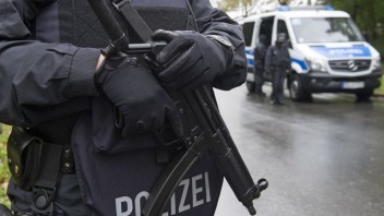 Pri streľbe v nemeckom supermarkete zahynuli dvaja ľudia, motív útoku nie je jasný