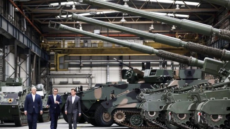 Poľsko podpísalo jeden z najväčších kontraktov na vývoz zbraní. Dodá Ukrajine desiatky húfnic