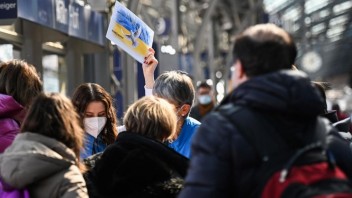 Poľsko prijalo už štyri milióny Ukrajincov, väčšina domácich k nim má ústretový postoj