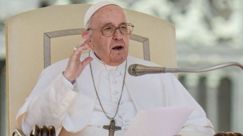 Pápež opäť vyzval na mier: Prosím, nezvyknime si na túto tragickú realitu