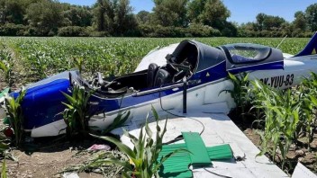 Tragédia v Nových Zámkoch: Pád malého lietadla si vyžiadal jednu obeť