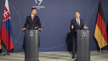 Nemecko chce posilniť Ukrajinu a Slovensko. Budeme chrániť NATO, uviedol kancelár Scholz