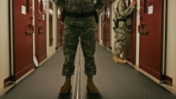 Zverejnili dosiaľ tajné fotografie z Guantanáma, pre armádu nie sú príliš lichotivé